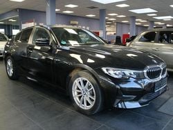 Saphirschwarz metallic Gebraucht 2021 BMW 318 Advantage Limousine | 24.980 € (Guter Preis)