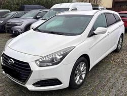 Creamy white / sol Gebraucht 2017 Hyundai i40 Trend Kombi | 10.990 € (Guter Preis)