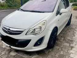 Weiß Gebraucht 2011 Opel Corsa Design Edition Kleinwagen | 4.750 € (Etwas zu teuer)