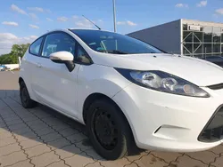 Weiß Gebraucht 2011 Ford Fiesta Kleinwagen | 2.400 €