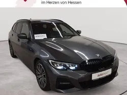 Mineralgrau metallic Gebraucht 2020 BMW 330 M Sport Kombi | 34.190 € (Guter Preis)