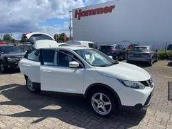 Weiß Gebraucht 2017 Nissan Qashqai SUV | 12.399 € (Fairer Preis)