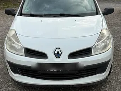Weiß Gebraucht 2007 Renault Clio II Limousine | 2.000 €