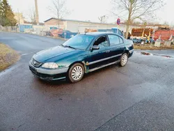Grün Gebraucht 1999 Toyota Avensis Limousine | 1.200 € (Superpreis)