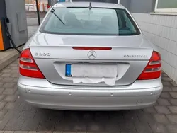 Silber Gebraucht 2005 Mercedes E200 Limousine | 8.000 € (Teuer)