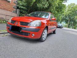 Orange Gebraucht 2007 Renault Clio II Kleinwagen | 1.600 € (Fairer Preis)