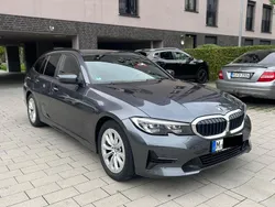 Grau Gebraucht 2022 BMW 318 Sport Line Kombi | 24.800 € (Guter Preis)