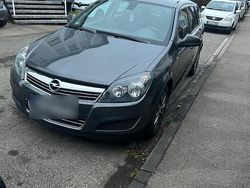 Grau Gebraucht 2010 Opel Astra Kombi | 2.300 €