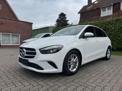 Weiß Gebraucht 2020 Mercedes B180 Van / Kleinbus | 14.999 € (Fairer Preis)