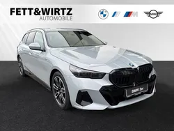 Brooklyn grau metallic Neu 2025 BMW 520 M Sport Kombi | 66.990 €