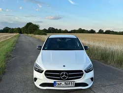 Weiß Gebraucht 2022 Mercedes B200 Van / Kleinbus | 25.900 € (Guter Preis)