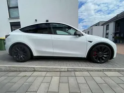 Weiß Gebraucht 2024 Tesla Model Y Performance SUV | 49.990 € (Teuer)