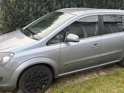 Grau Gebraucht 2011 Opel Zafira Design Edition Van / Kleinbus | 2.000 € (Superpreis)
