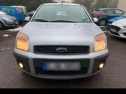 Silber Gebraucht 2007 Ford Fusion Limousine | 2.999 €