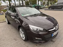 Braun Gebraucht 2015 Opel Astra Edition Limousine | 5.650 € (Fairer Preis)