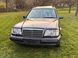 Schwarz Gebraucht 1993 Mercedes E280 Kombi | 9.500 €