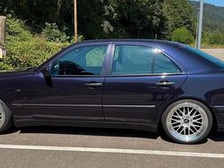 Violet Gebraucht 1996 Mercedes E230 Limousine | 11.999 €
