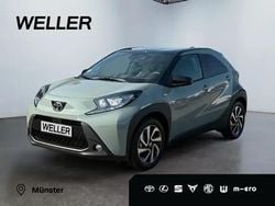 Urban khaki / dachfarbe mysticschwarz (gruen) Gebraucht 2025 Toyota Aygo Kleinwagen | 16.560 € (Guter Preis)