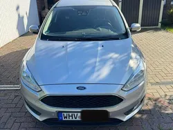 Silber Gebraucht 2016 Ford Focus Trend Limousine | 6.900 € (Fairer Preis)