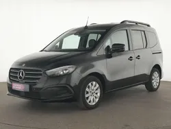 Loparitschwarz Gebraucht 2023 Mercedes 180 Progressive Limousine | 26.255 € (Fairer Preis)