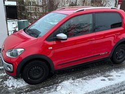 Rot Gebraucht 2016 VW cross up! Kleinwagen | 12.200 €