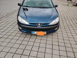 Blau Gebraucht 2000 Peugeot 206 Kleinwagen | 1.800 € (Fairer Preis)