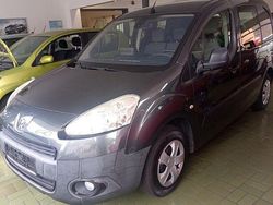 Grau Gebraucht 2013 Peugeot Partner Van / Kleinbus | 7.300 € (Teuer)