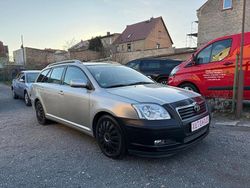 Grau Gebraucht 2005 Toyota Avensis Executive Kombi | 1.990 € (Superpreis)