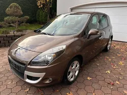 Braun Gebraucht 2010 Renault Scénic III Dynamique Van / Kleinbus | 6.950 € (Fairer Preis)