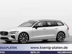 Crystal white pearl (weiß) Gebraucht 2024 Volvo V60 Ultimate Kombi | 62.790 €