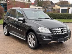 Schwarz Gebraucht 2009 Mercedes ML320 SUV | 12.999 € (Etwas zu teuer)