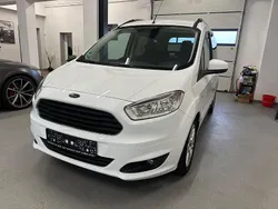 Weiß Gebraucht 2017 Ford Tourneo Courier Titanium Van / Kleinbus | 9.999 € (Guter Preis)