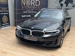 Black sapphire metal (metallic) Gebraucht 2021 BMW 520 Kombi | 28.989 € (Fairer Preis)