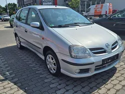 Silber Gebraucht 2006 Nissan Almera Tino Acenta Van / Kleinbus | 3.350 € (Etwas zu teuer)