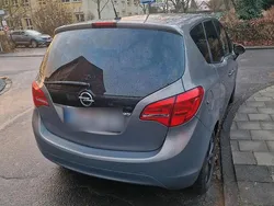 Grau Gebraucht 2012 Opel Meriva Van / Kleinbus | 5.500 € (Etwas zu teuer)
