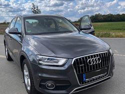 Grau Gebraucht 2012 Audi Q3 SUV | 17.400 € (Etwas zu teuer)