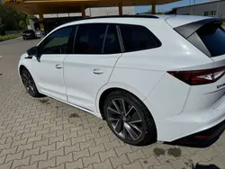 Weiß Gebraucht 2022 Skoda Enyaq iV SportLine SUV | 32.500 € (Fairer Preis)