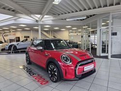 Chili red (metallic) Gebraucht 2023 Mini Cooper Kleinwagen | 20.950 € (Fairer Preis)