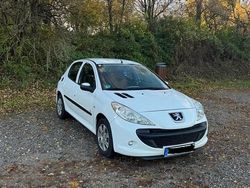 Weiß Gebraucht 2011 Peugeot 206+ Kleinwagen | 3.050 € (Fairer Preis)