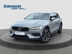 Vapour grey (grau) Gebraucht 2024 Volvo V60 CC Plus Kombi | 41.460 € (Guter Preis)