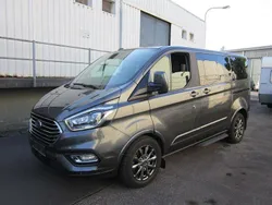 Grau Gebraucht 2020 Ford Tourneo Custom Titanium X Van / Kleinbus | 31.990 € (Guter Preis)