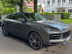 Grau Gebraucht 2023 Porsche Cayenne SUV | 97.000 € (Guter Preis)