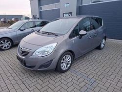 Grau Gebraucht 2013 Opel Meriva Van / Kleinbus | 4.695 € (Fairer Preis)