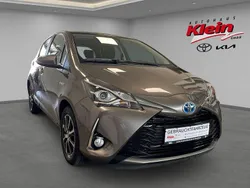Grau Gebraucht 2018 Toyota Yaris Hybrid Team Limousine | 13.490 € (Guter Preis)