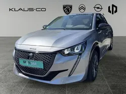 Silber / artense silber Gebraucht 2022 Peugeot e-208 Active Kleinwagen | 16.990 € (Etwas zu teuer)
