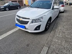 Weiß Gebraucht 2013 Chevrolet Cruze Kombi | 1.500 €