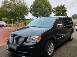 Schwarz Gebraucht 2011 Lancia Voyager Van / Kleinbus | 6.700 € (Fairer Preis)