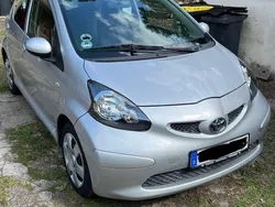 Silber Gebraucht 2009 Toyota Aygo Kleinwagen | 2.300 € (Superpreis)