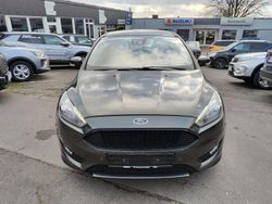 Grau Gebraucht 2018 Ford Focus ST-Line Limousine | 11.999 € (Fairer Preis)
