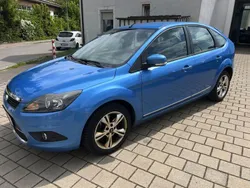 Blau Gebraucht 2010 Ford Focus Titanium Limousine | 2.890 € (Guter Preis)